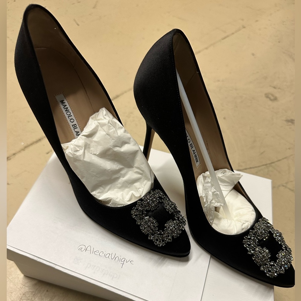 Manolo Blahnik Hangisi satin pumps - Picture 3 of 9